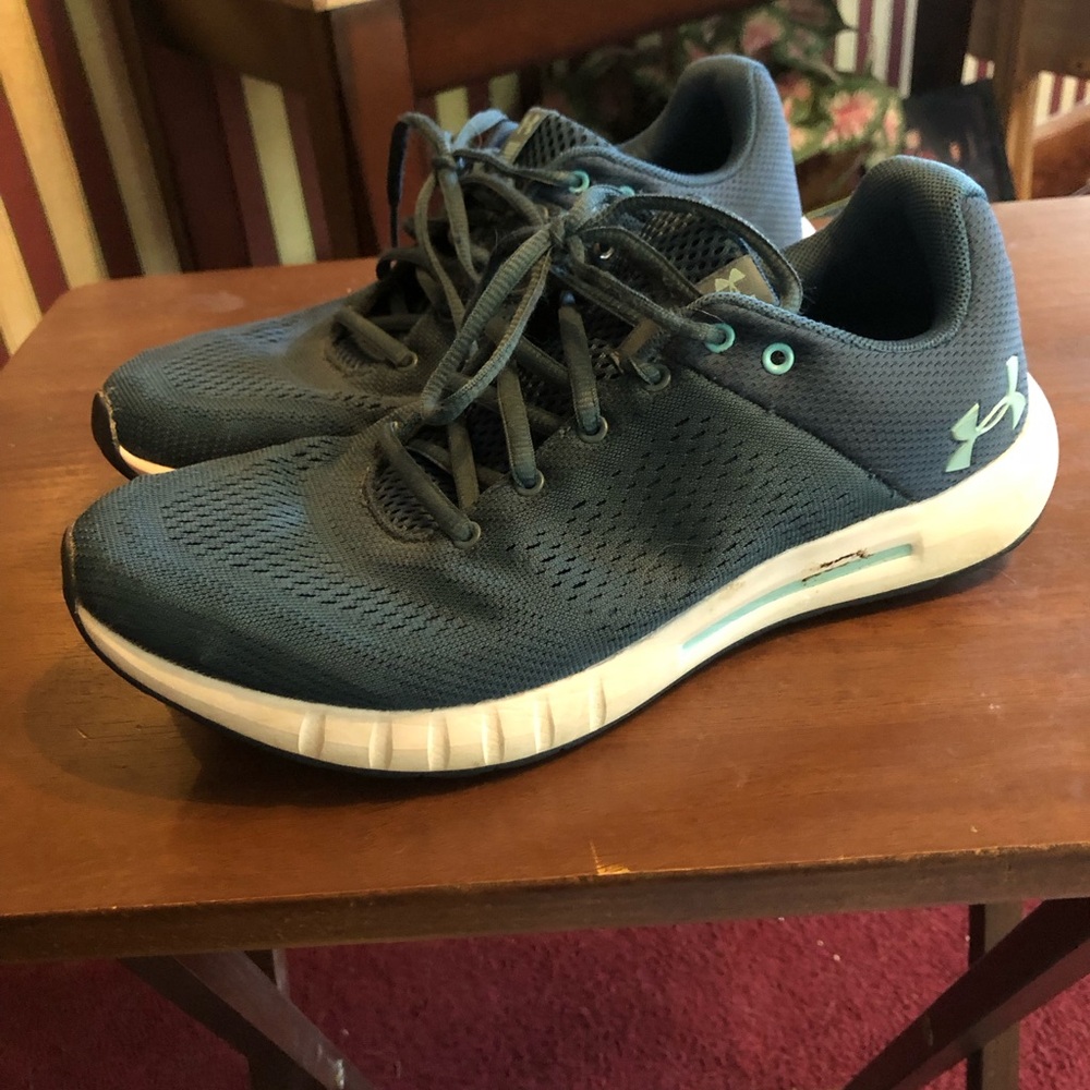 Under Armour women’s sneakers 7.5